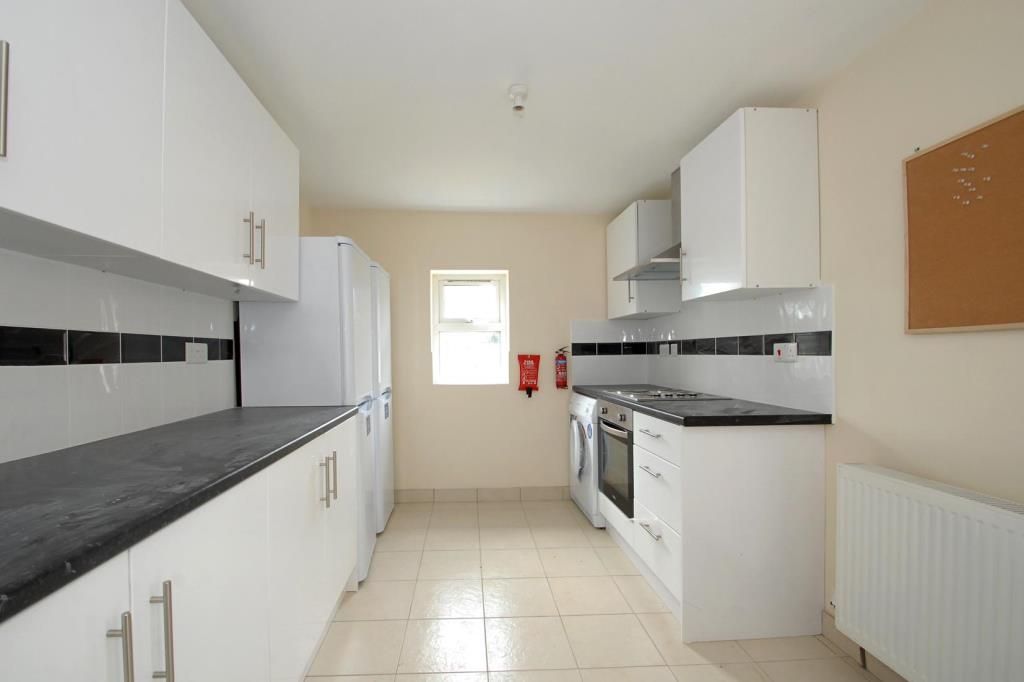 Property photo 2 of 9 Kitchen