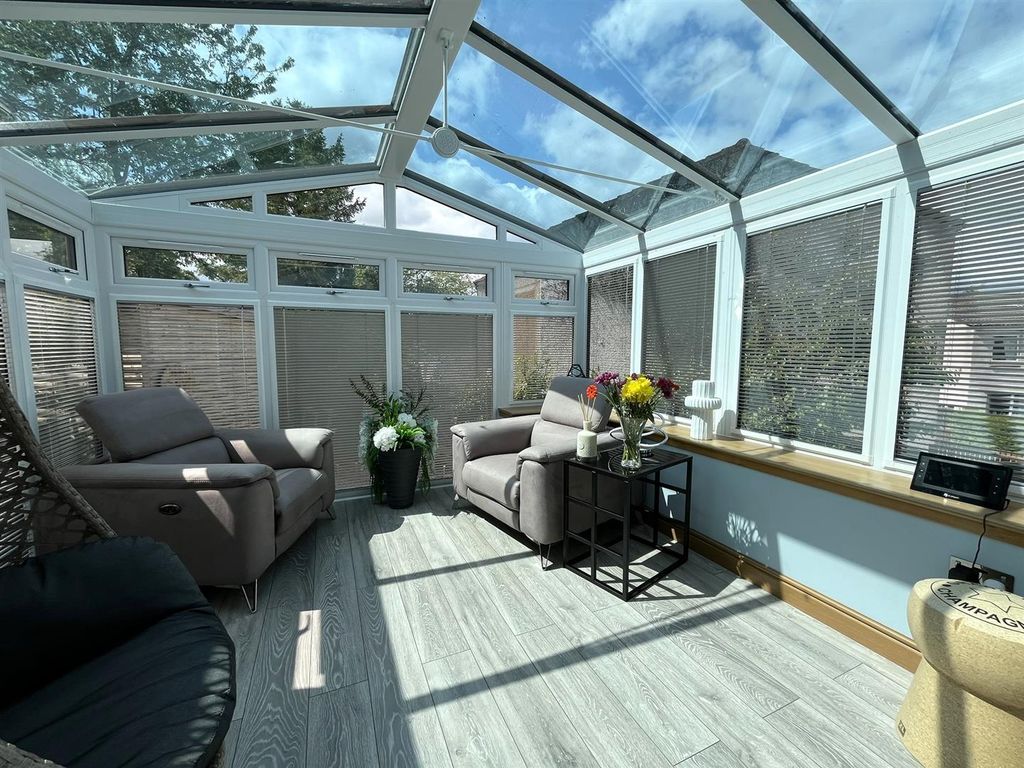 Property photo 3 of 29 Conservatory