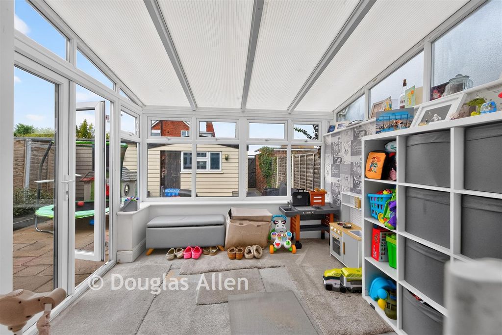 Property photo 3 of 11 Conservatory