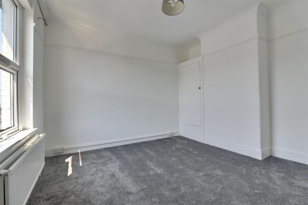 Property photo 3 of 17 8E656467-E375-43F6-A8F8-17D8Fb5Bed02_1_201_A.Jpeg