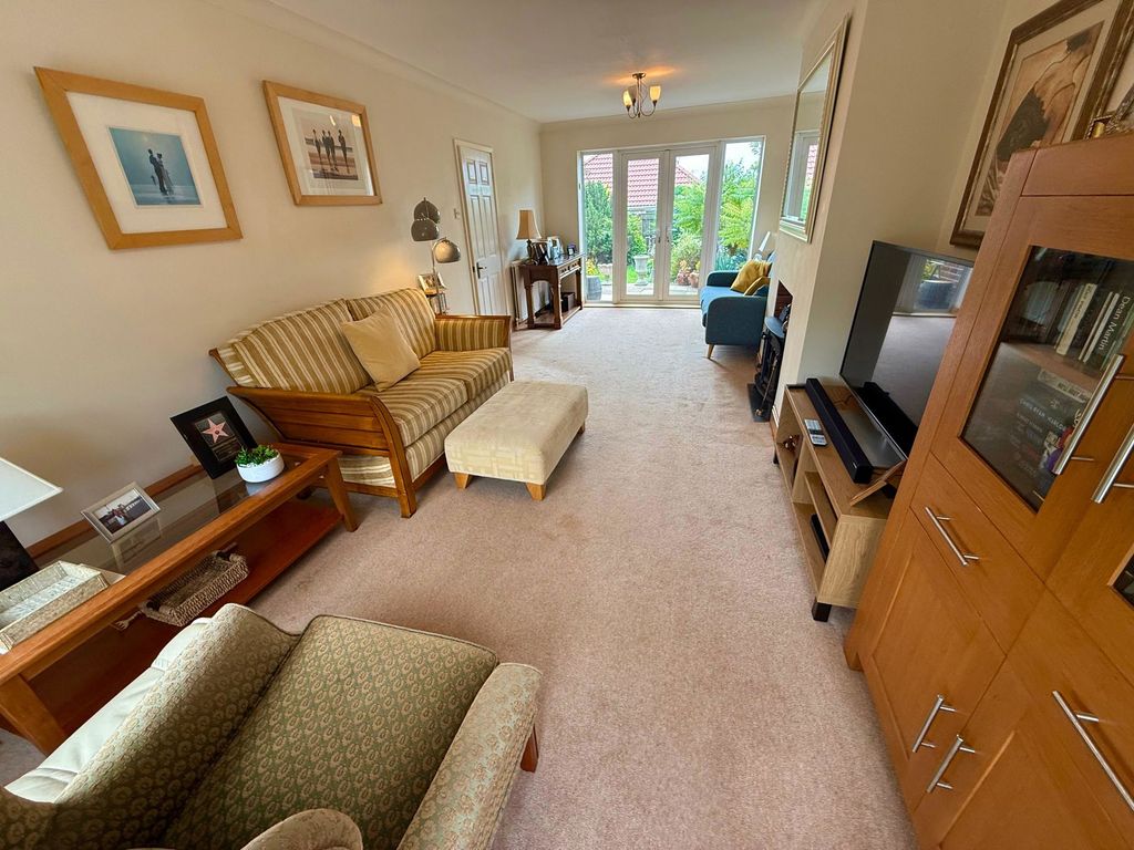 Property photo 2 of 28