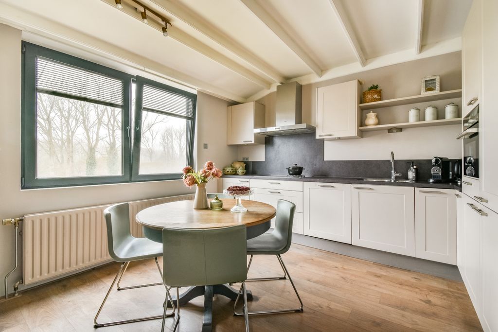 Property photo 2 of 31