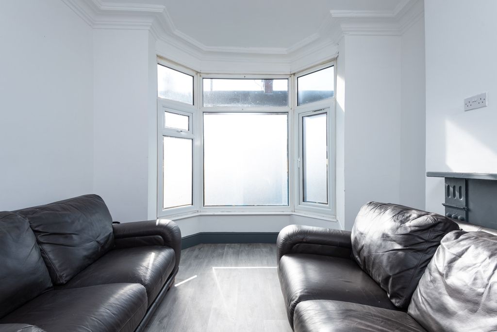 Property photo 3 of 40