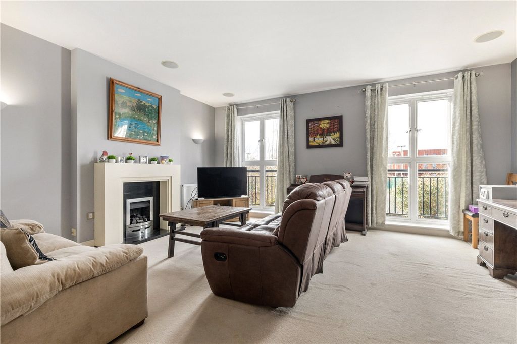 Property photo 2 of 18 Picture No. 10