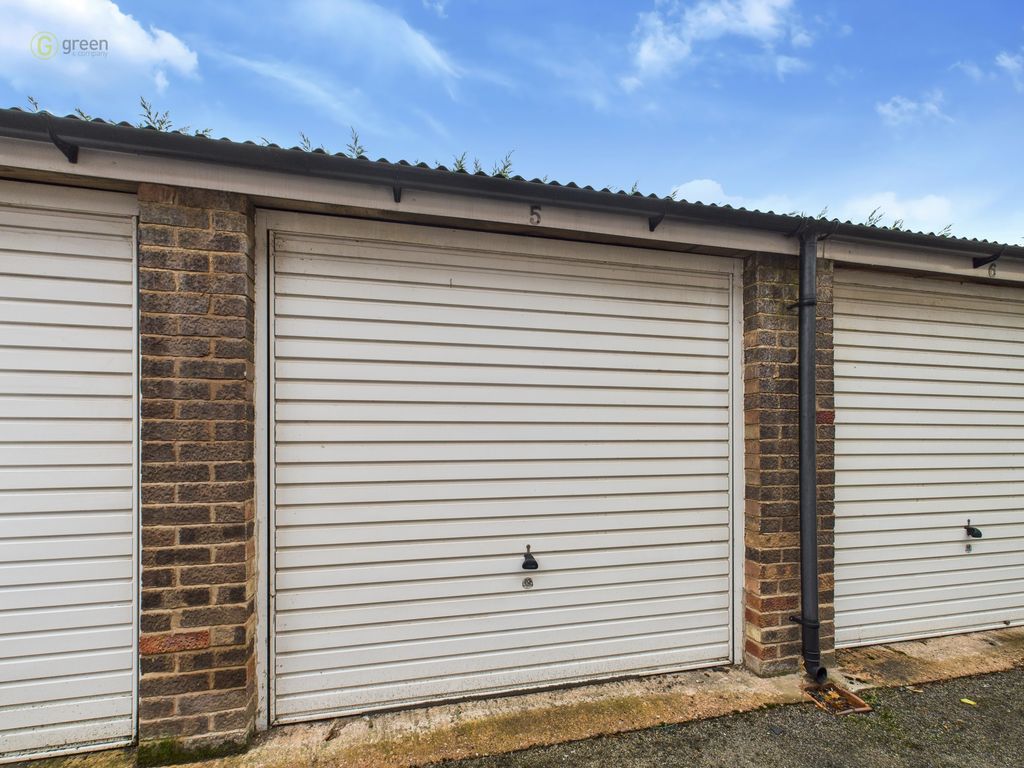 Property photo 2 of 31