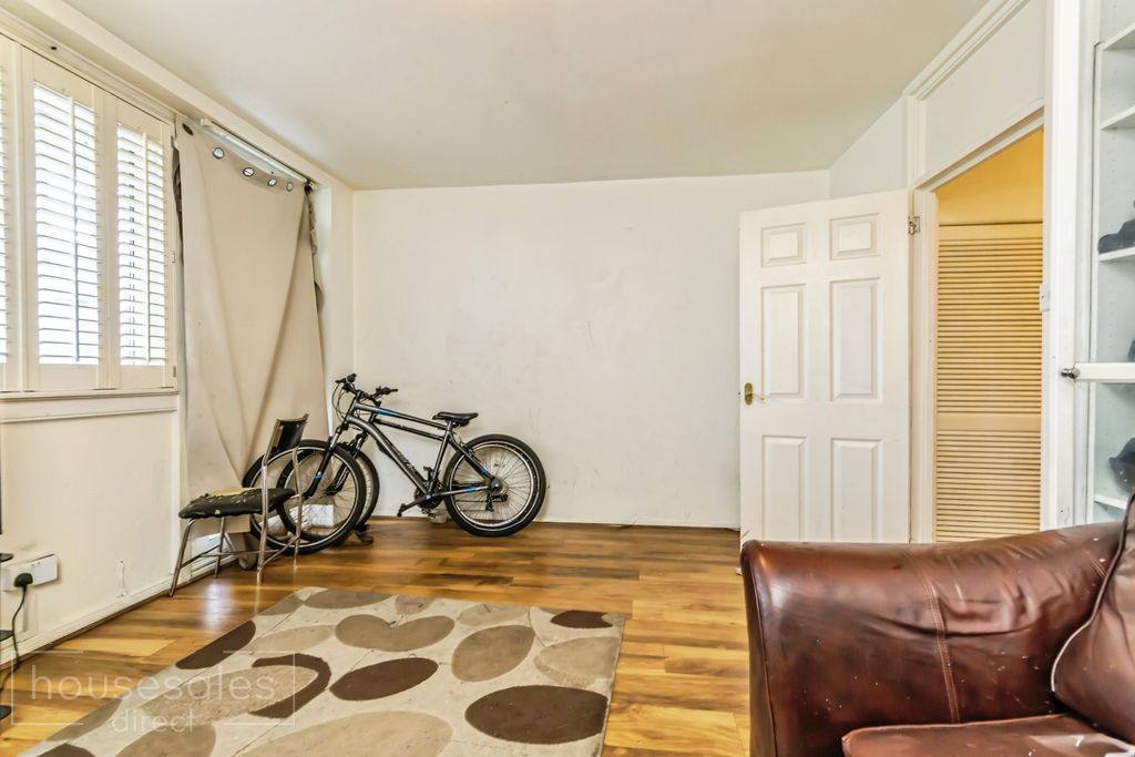 Property photo 3 of 12