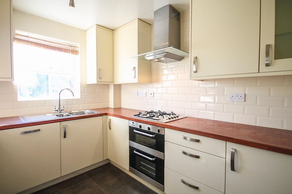 Property photo 2 of 9 Kitchen.Jpg