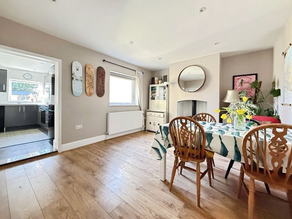 Property photo 3 of 18 Pbox-Img.Jpeg