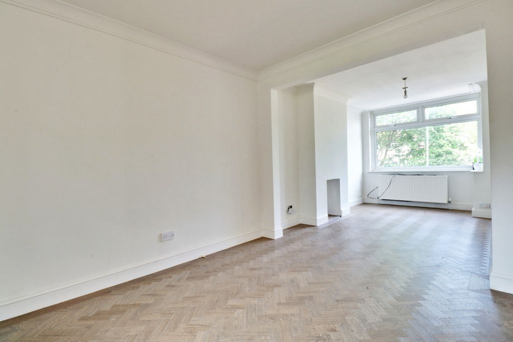 Property photo 3 of 16 3678544
