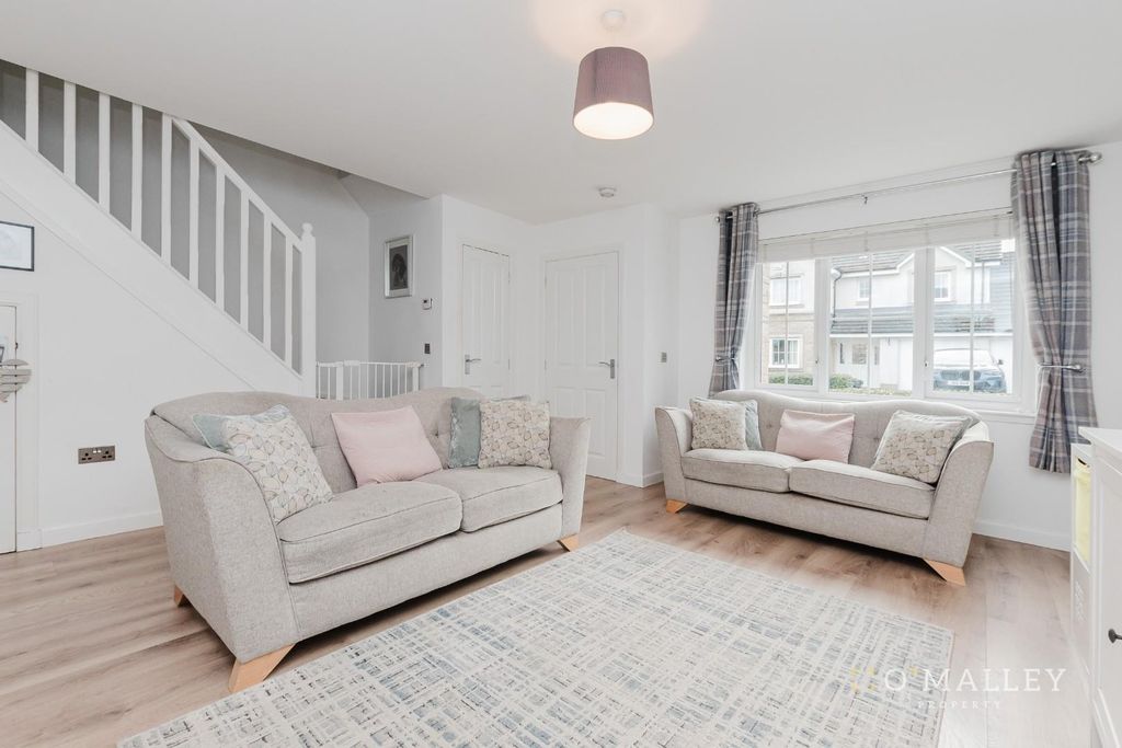 Property photo 2 of 15 Lounge