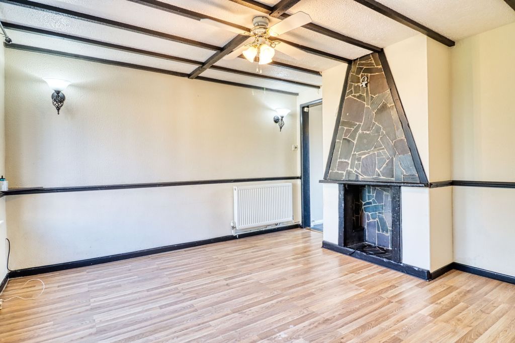 Property photo 2 of 22 Lounge