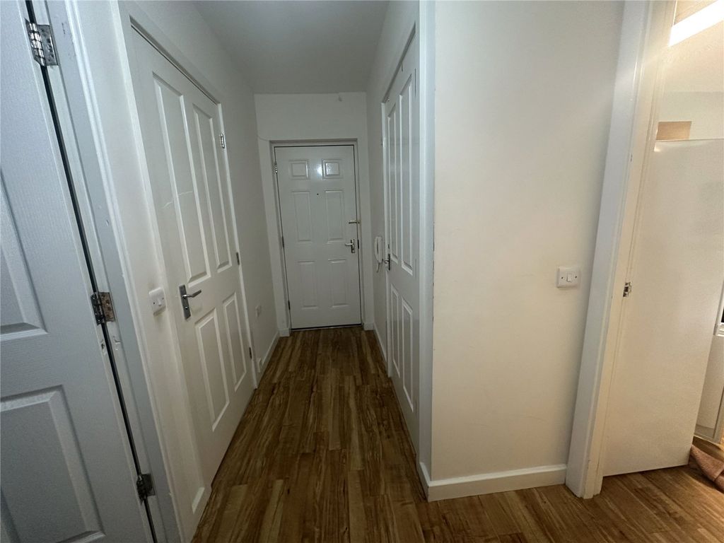 Property photo 2 of 12 Picture No. 11