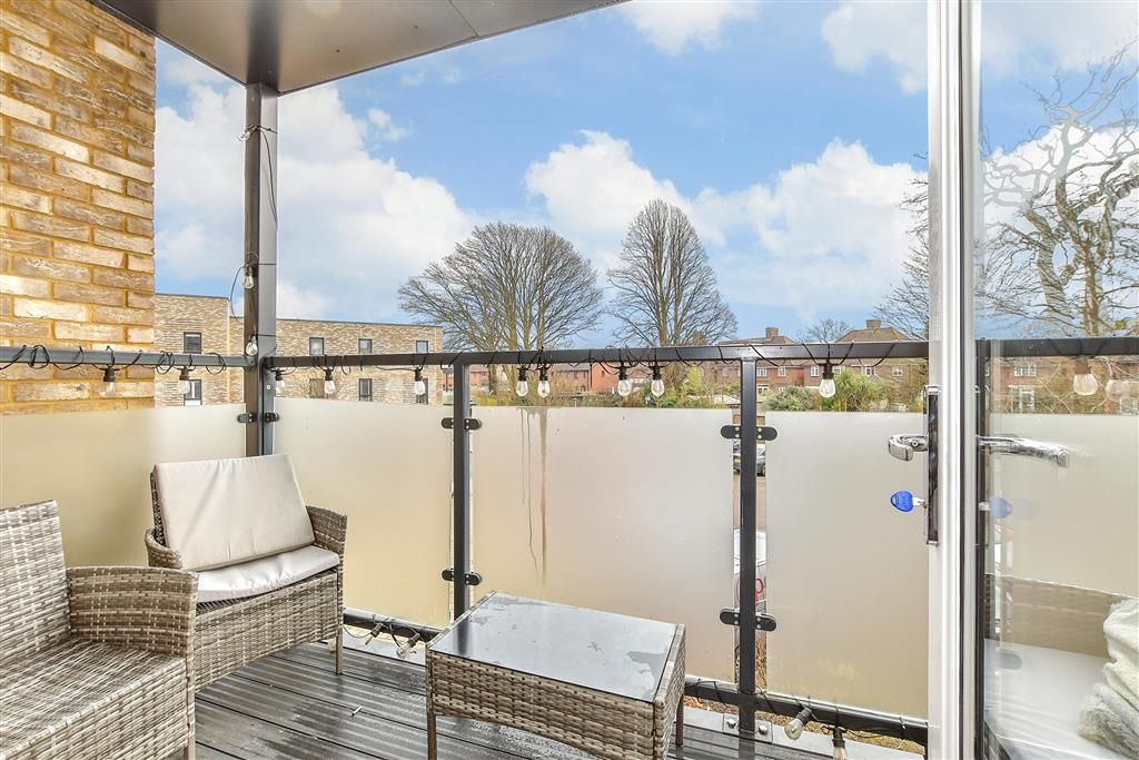 Property photo 2 of 4 Balcony / Terrace