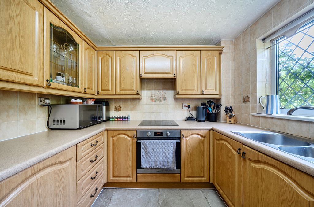Property photo 3 of 12 145947636A0c242F2055E