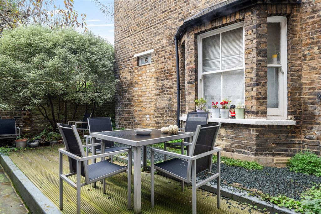 Property photo 2 of 11 Wayne & Silver