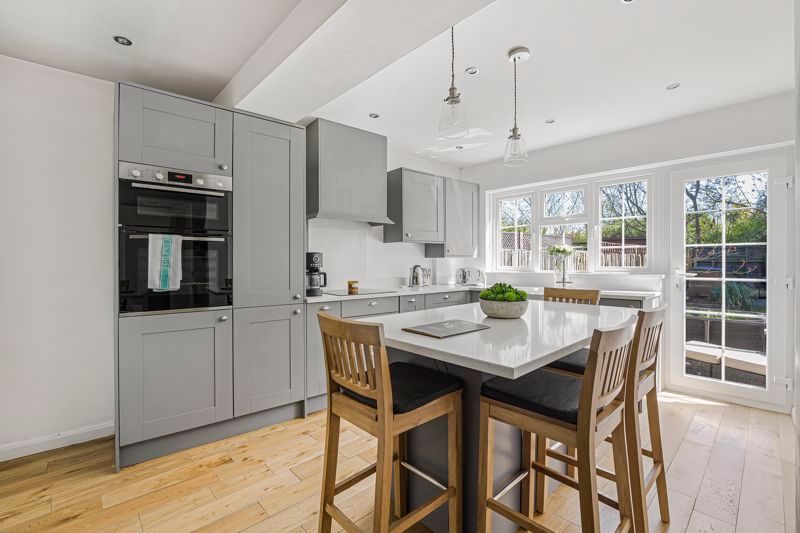 Property photo 3 of 19 Kitchen