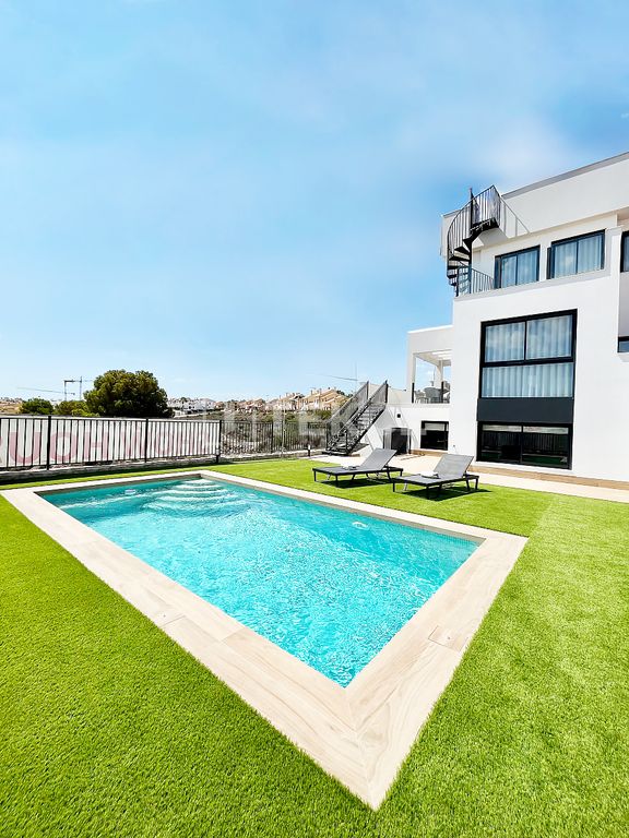 Property photo 1 of 62