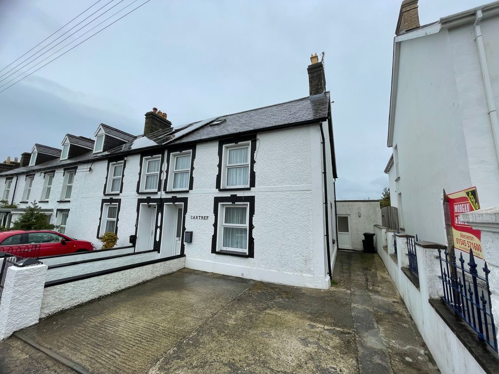 Property photo 1 of 12