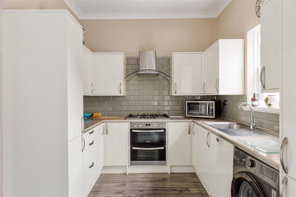 Property photo 3 of 29 Westward Road, E4