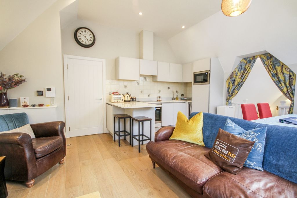 Property photo 3 of 10 Img_1644