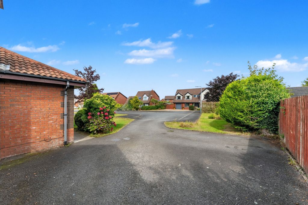 Property photo 3 of 18 010