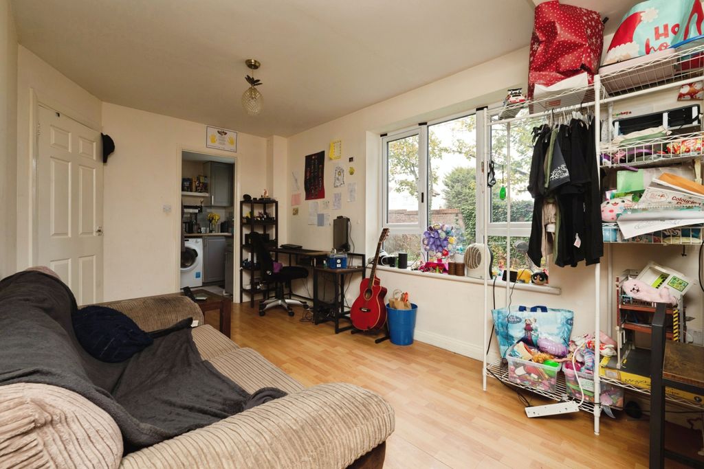 Property photo 3 of 20