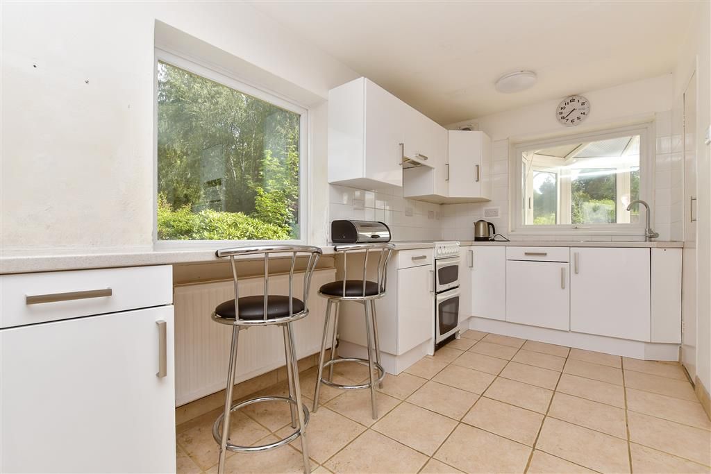 Property photo 3 of 19 Kitchen