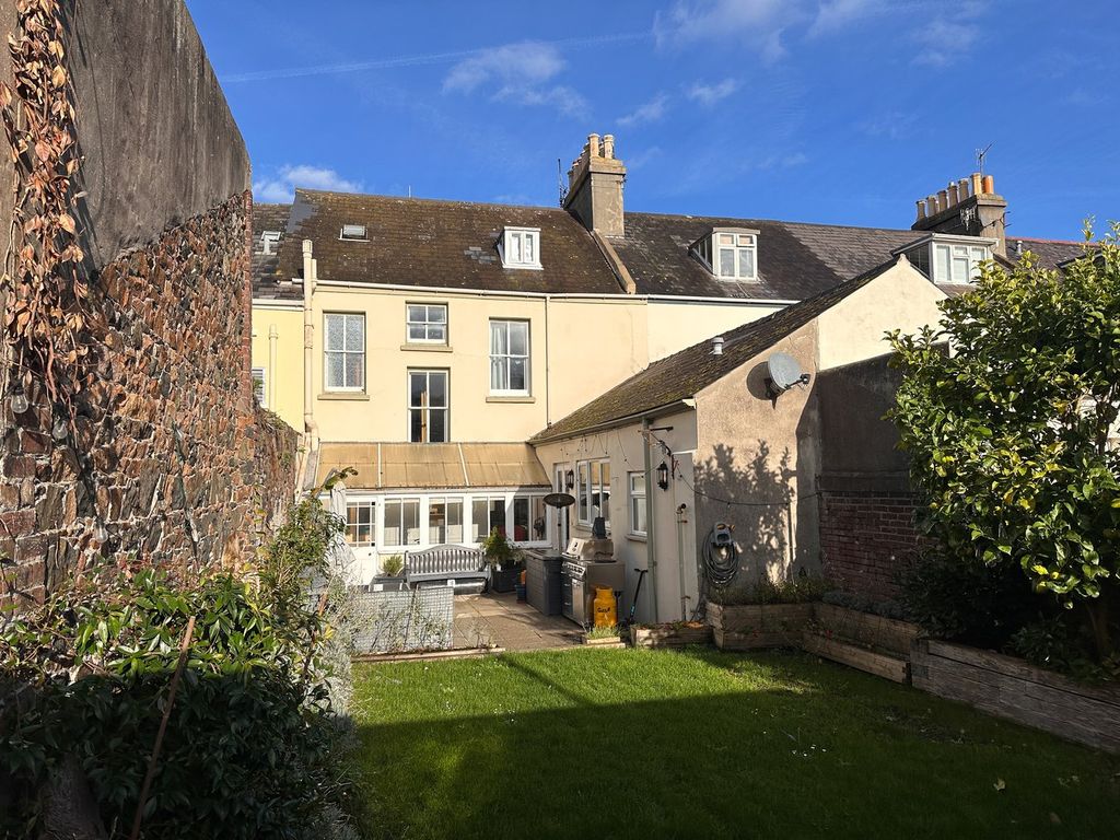 Property photo 3 of 25