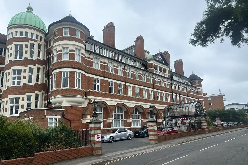 Property photo 1 of 10 Front