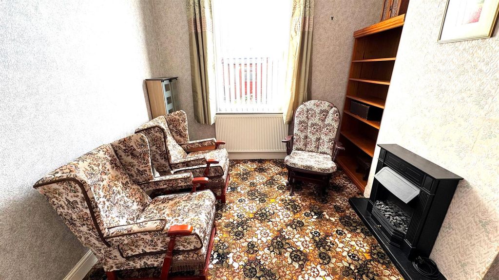 Property photo 2 of 22 Lounge (2).Jpg