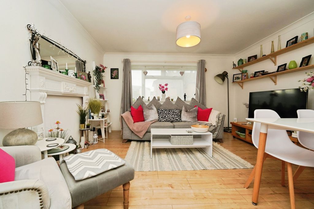 Property photo 2 of 10 Pbox-Img.Jpg