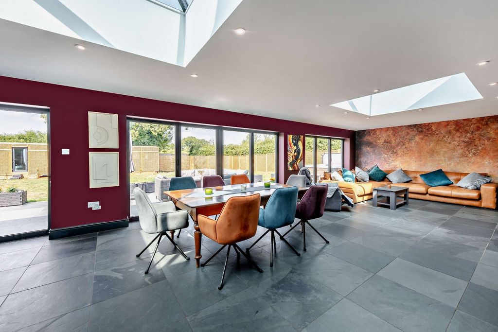 Property photo 3 of 24 Picture No. 14