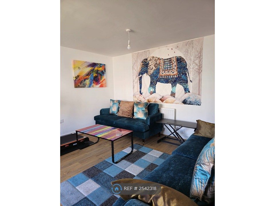 Property photo 1 of 19 Lounge View