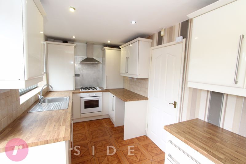 Property photo 3 of 11 Kitchen