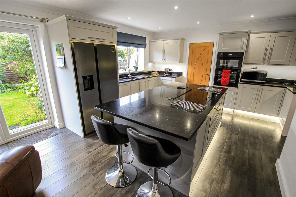 Property photo 2 of 22 Kitchen (1).Jpg