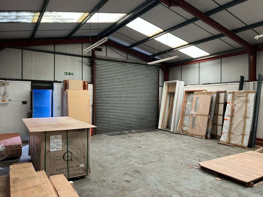 Property photo 1 of 11 Unit 15 Ramsgreave Ind Est, Blackburn Bb1 8Rp
