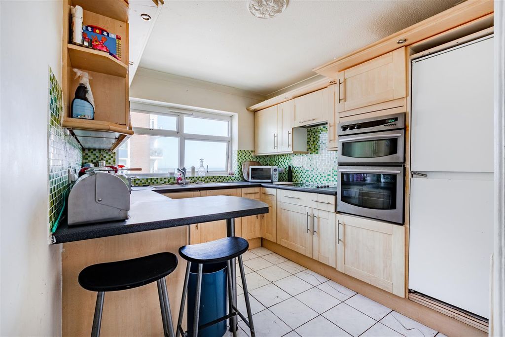 Property photo 3 of 12 Kitchen