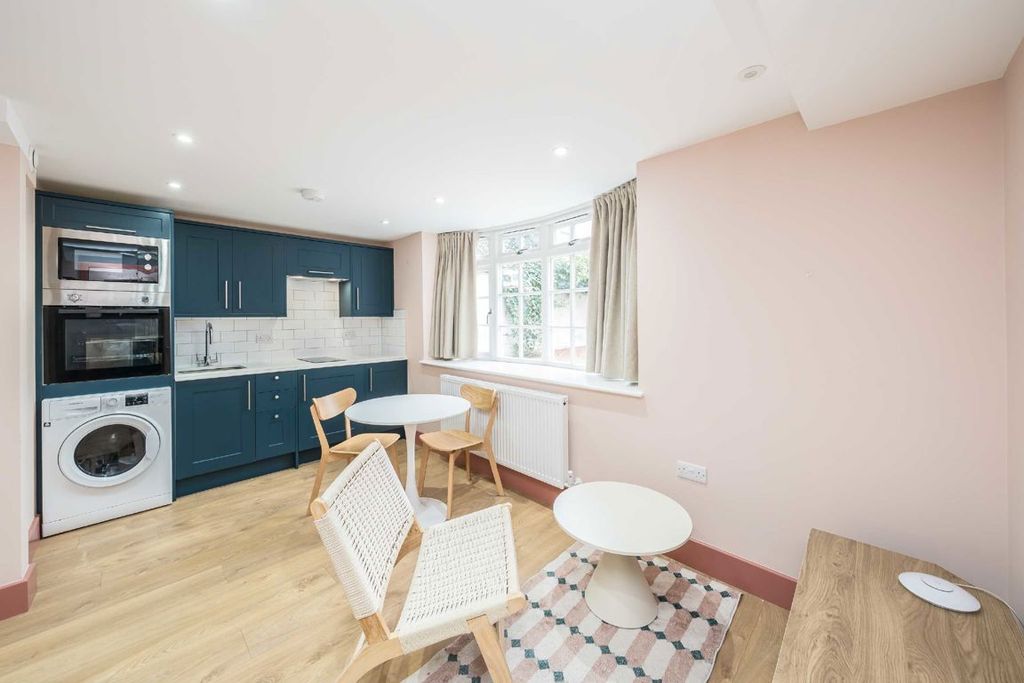 Property photo 3 of 6