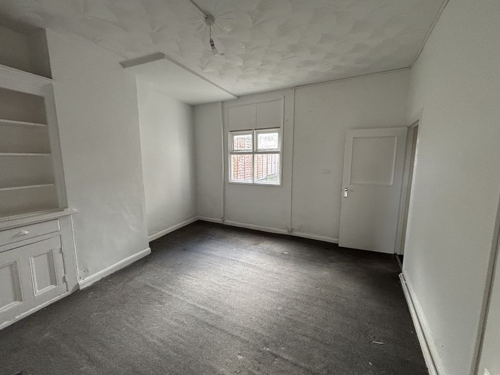 Property photo 3 of 7 Photo 2