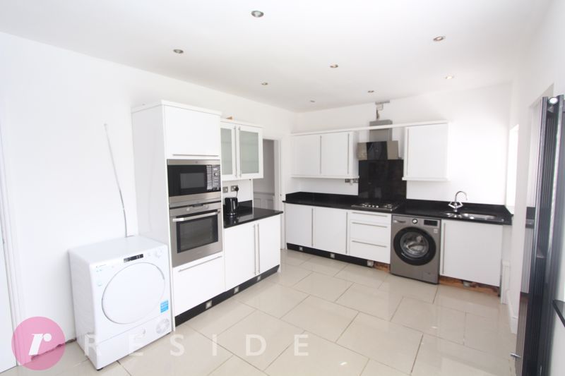 Property photo 3 of 12 Dining Kitchen