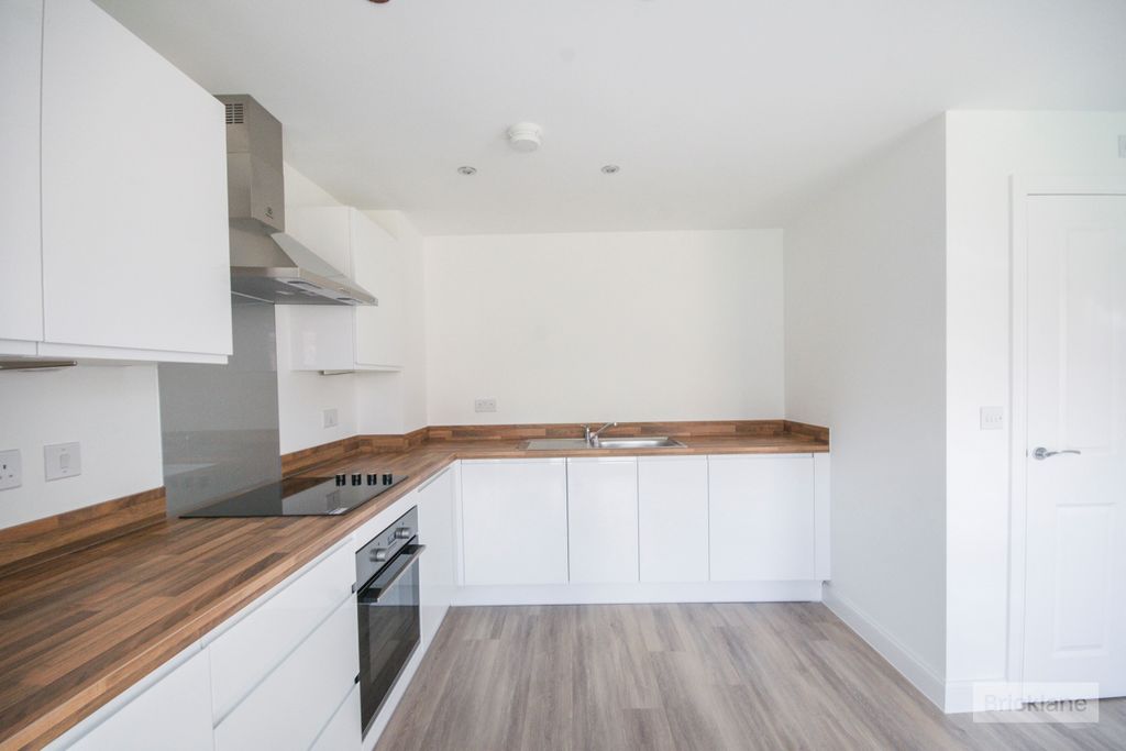 Property photo 2 of 11 Kitchen