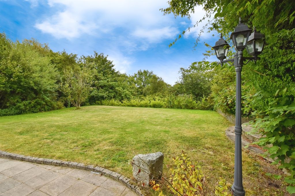 Property photo 3 of 32