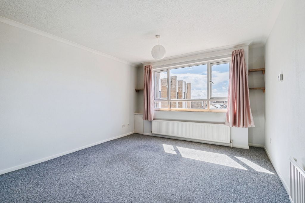 Property photo 2 of 7 Lounge