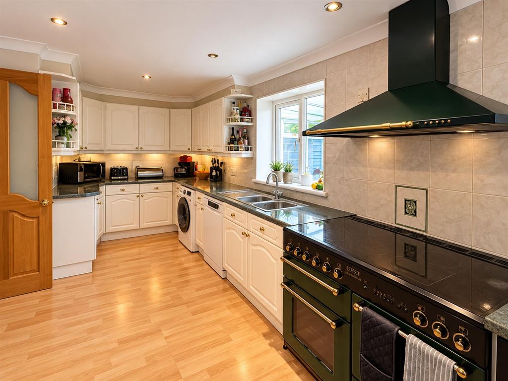 Property photo 2 of 19 8Cb5023d-Ae1A-479F-B709-62Bb23138313.Png