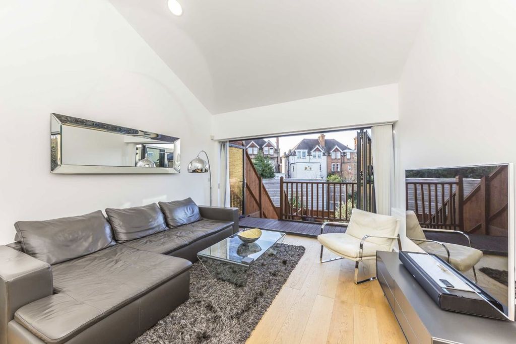 Property photo 2 of 8