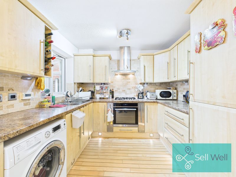 Property photo 3 of 19 Kitchen