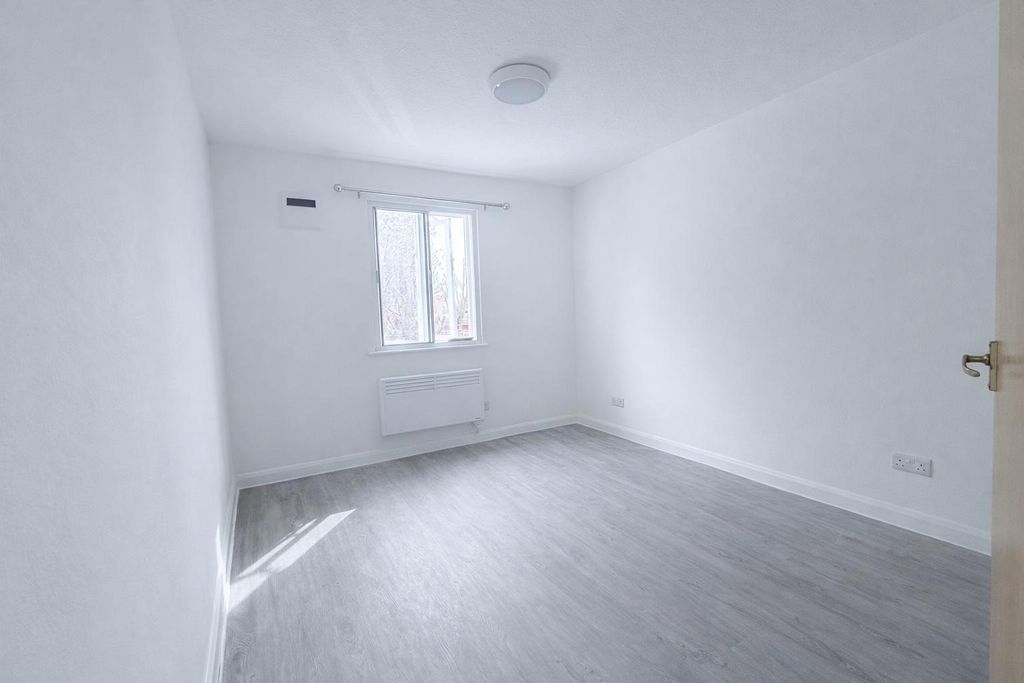 Property photo 3 of 5 Bedroom