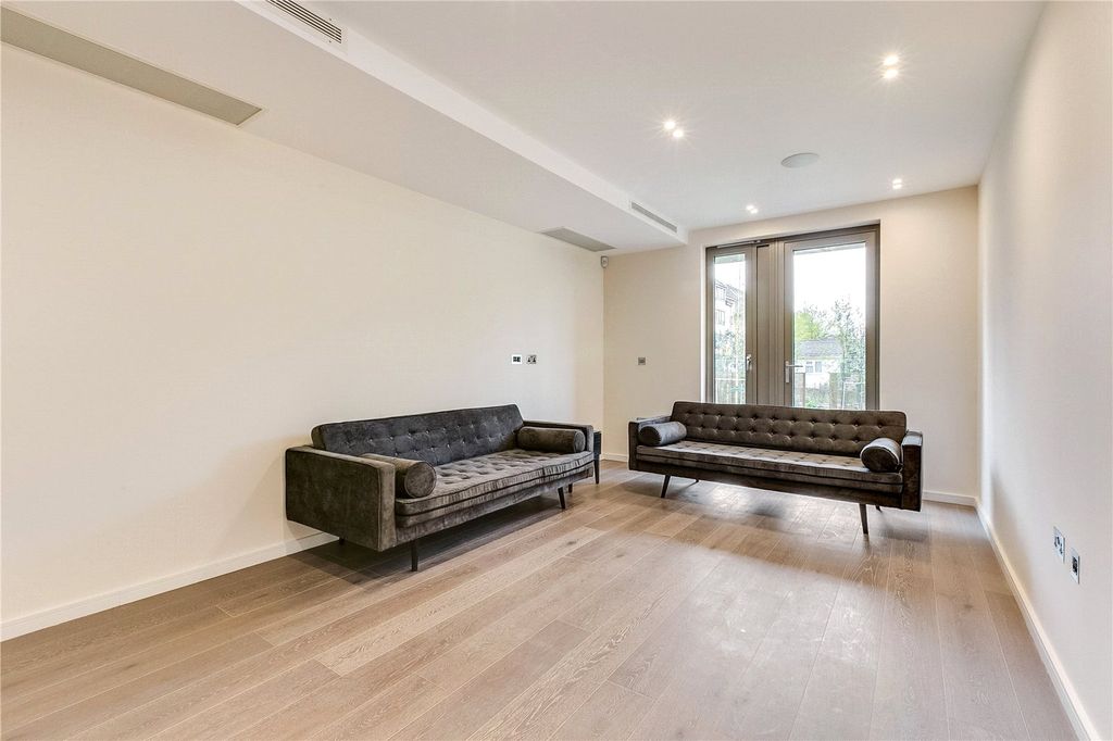 Property photo 2 of 17 Picture No. 20