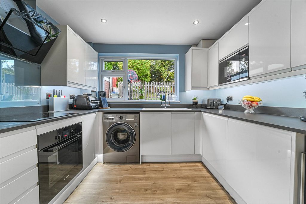 Property photo 3 of 23 Kitchen