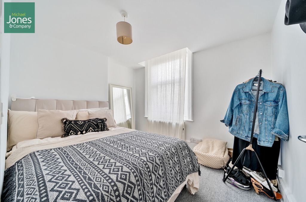 Property photo 3 of 5 Bedroom